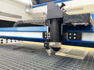 レーザー加工機