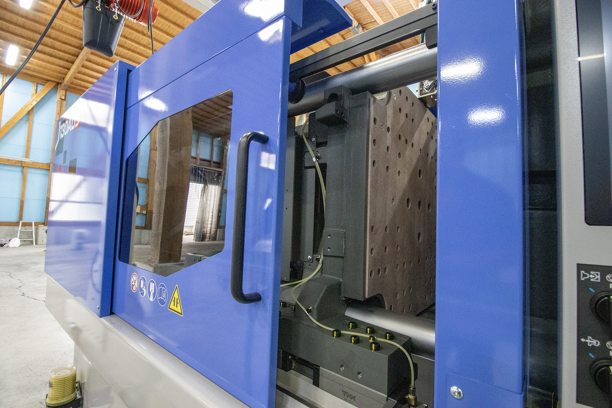 射出成形100トンと130トンで製品塗装印刷が一貫して小ロットから多種対応の宮崎県木城町にある新生工業