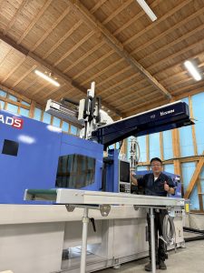 射出成形100トンと130トンで製品塗装印刷が一貫して小ロットから多種対応の宮崎県木城町にある新生工業