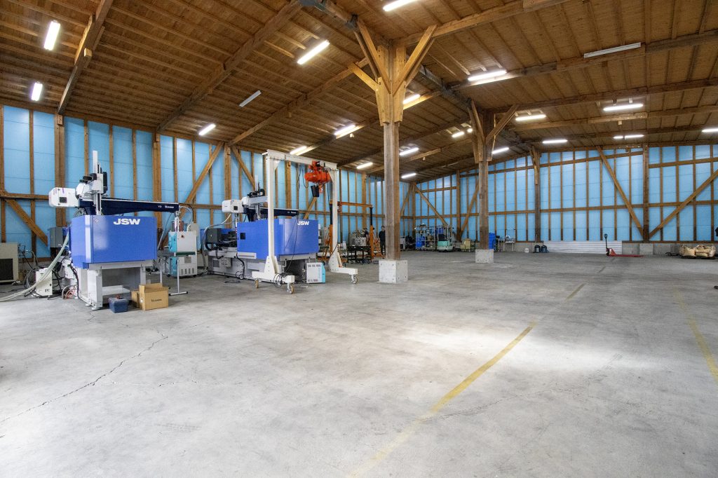 射出成形100トンと130トンで製品塗装印刷が一貫して小ロットから多種対応の宮崎県木城町にある新生工業