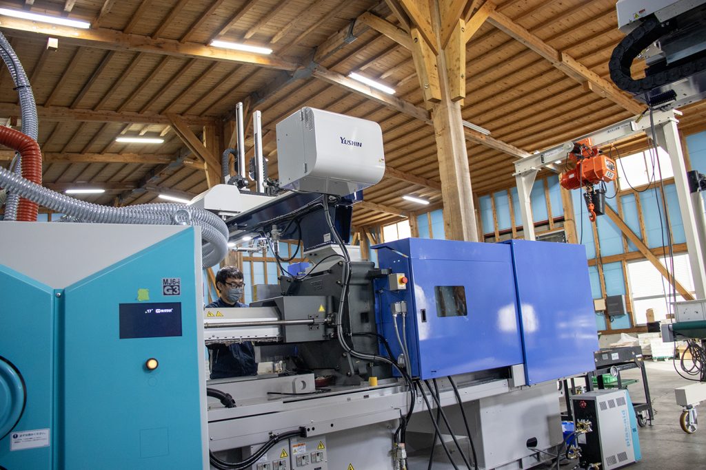 宮崎で射出成形から製品塗装印刷まで手がける新生工業